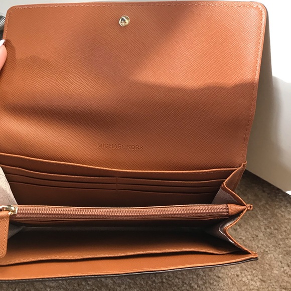 Michael Kors wallet - Picture 5 of 6